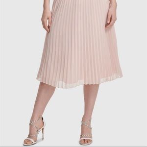 Pink pleated skirt